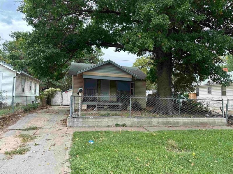 2805 W Maple St, Wichita, KS 67213