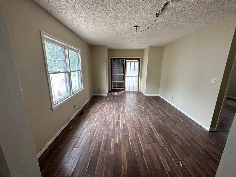 2805 W Maple St, Wichita, KS 67213