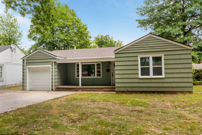 640 S Edgemoor Dr, Wichita, KS 67218