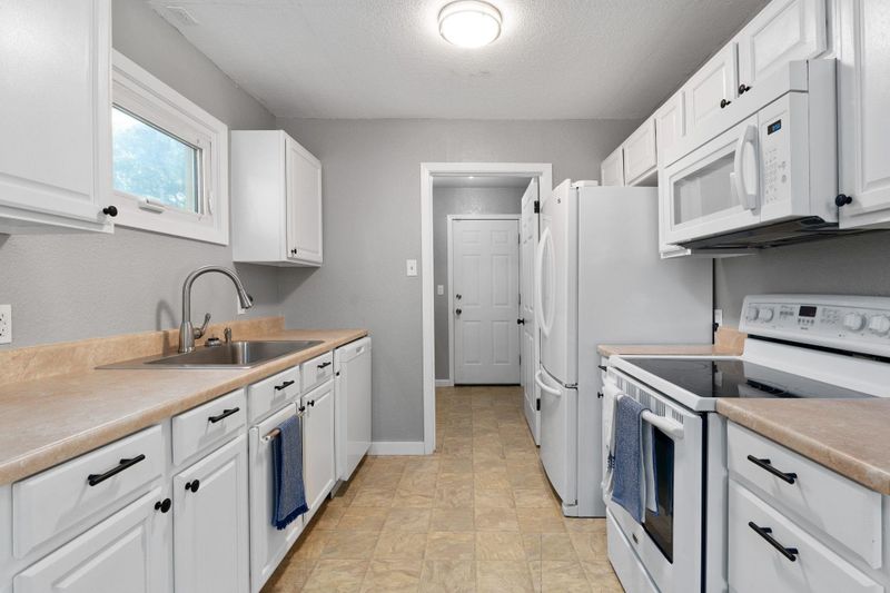 1114 N Derby Ave, Derby, KS 67037