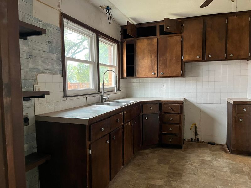 1107 E Gidley St, Wichita, KS 67216