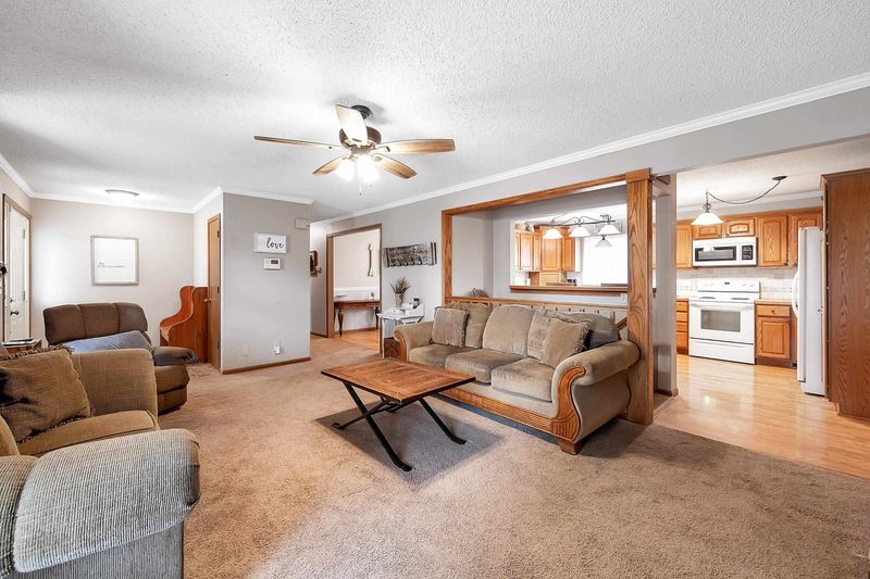 128 E 11th Ave, Belle Plaine, KS 67013