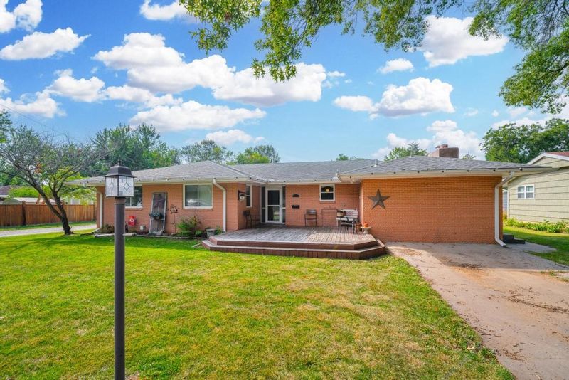 1523 E 13th Ave, Winfield, KS 67156