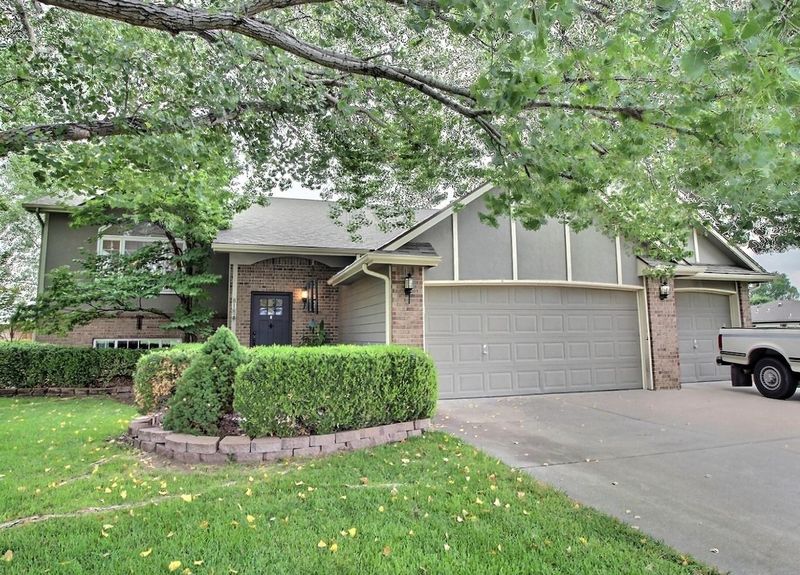 818 Plantation St, Maize, KS 67101