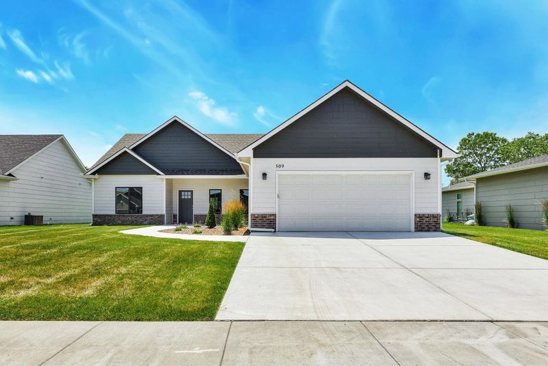 509 S Sweetwater, Maize, KS 67101