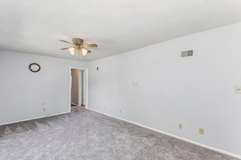 201 E Springdale St, Derby, KS 67037-1240