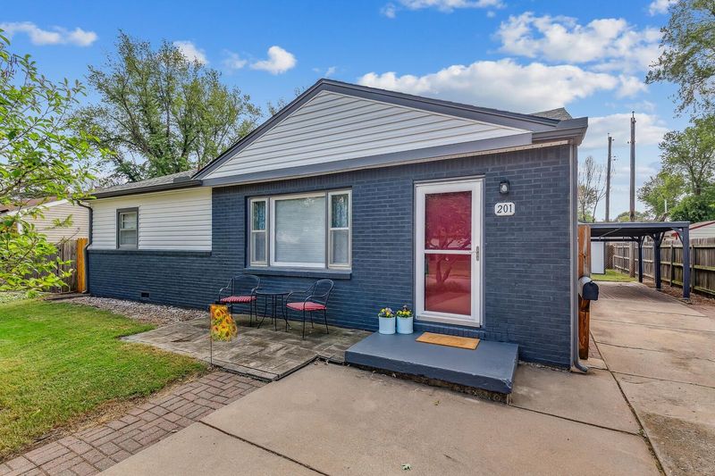201 E Springdale St, Derby, KS 67037-1240