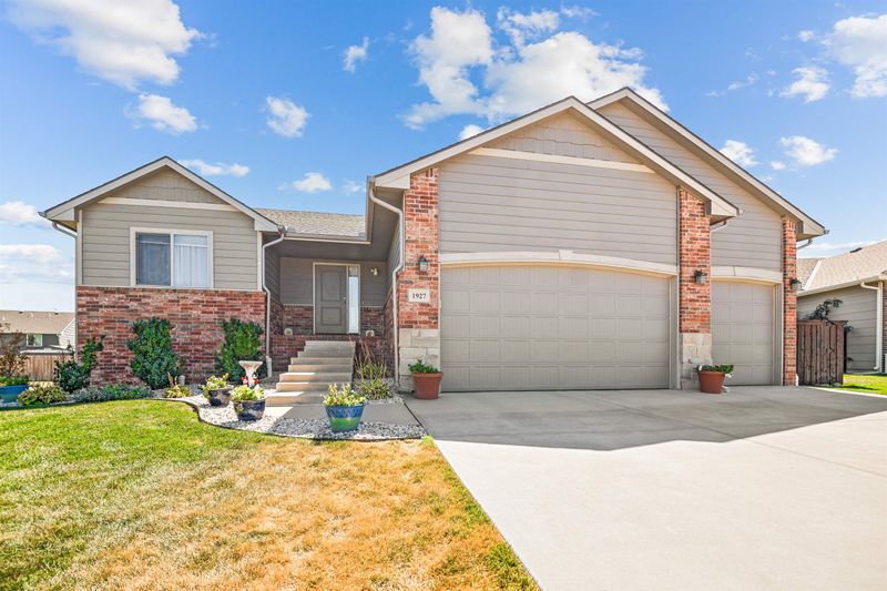 1927 E Teak Ct, Andover, KS 67002-8595