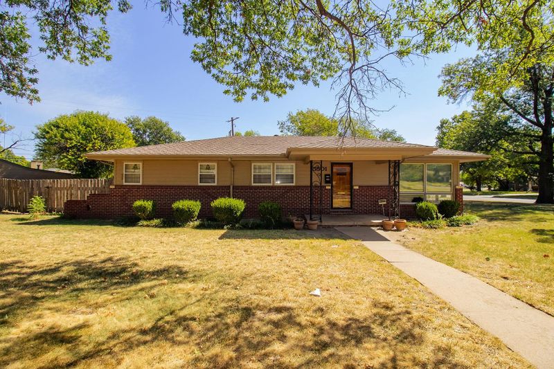 5501 E Coe Dr, Wichita, KS 67208