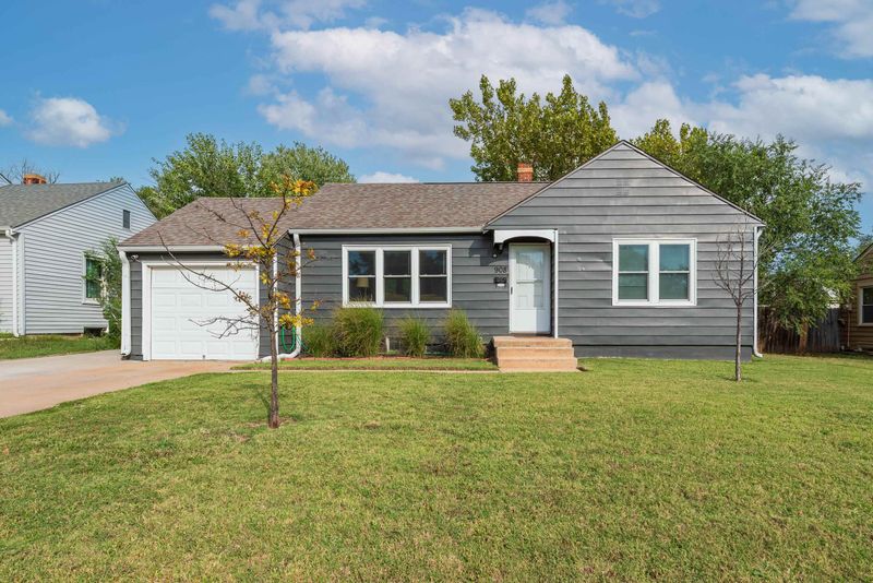 908 N Pinecrest St, Wichita, KS 67208
