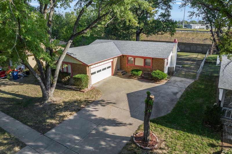 1236 Sunset Dr, Mulvane, KS 67110-1341