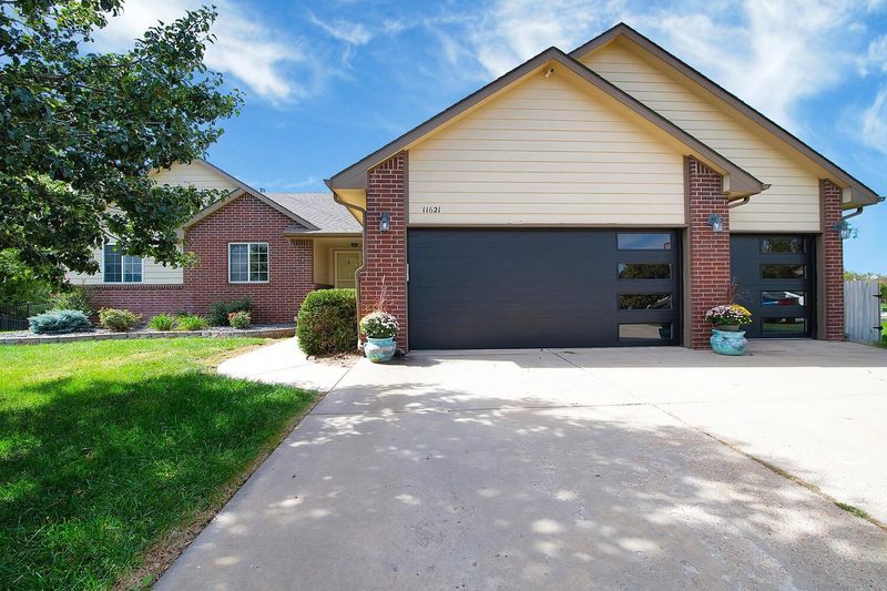 11621 W Central Park Ct, Wichita, KS 67205