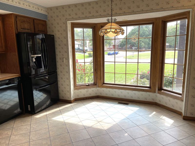 14030 E Lakeview Dr, Wichita, KS 67230