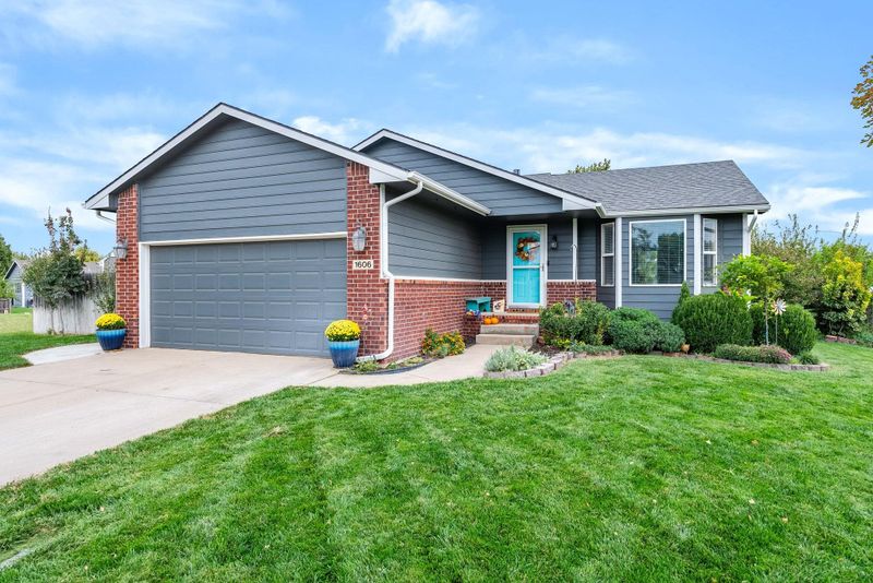 1606 E Autumn Cir, Goddard, KS 67052