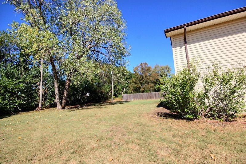 309 S Warren Ave, Rose Hill, KS 67133
