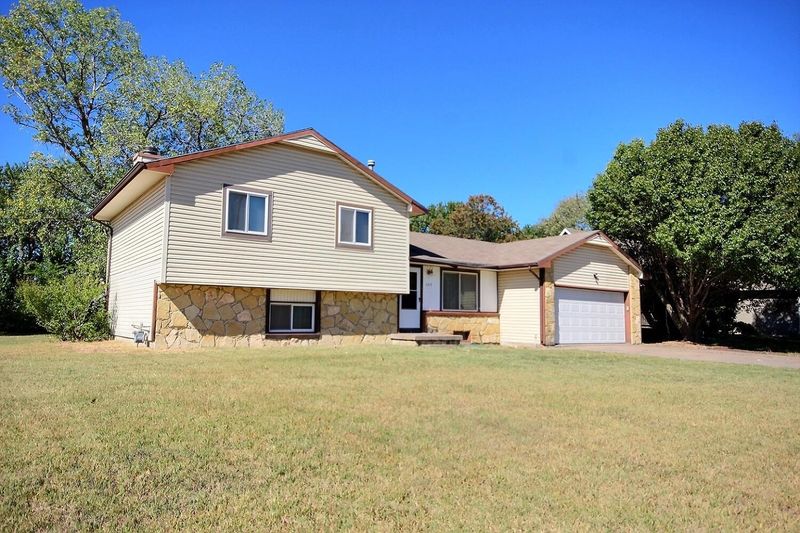 309 S Warren Ave, Rose Hill, KS 67133