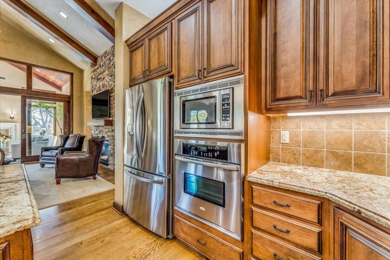 915 E Waterview Dr, Andover, KS 67002