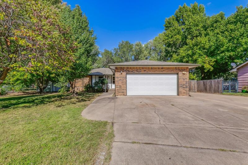 4 Weatherly Ct, Valley Center, KS 67147