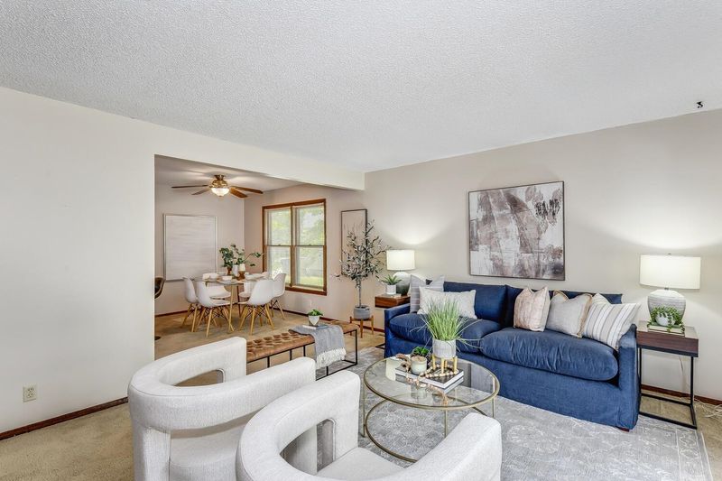 4 Weatherly Ct, Valley Center, KS 67147