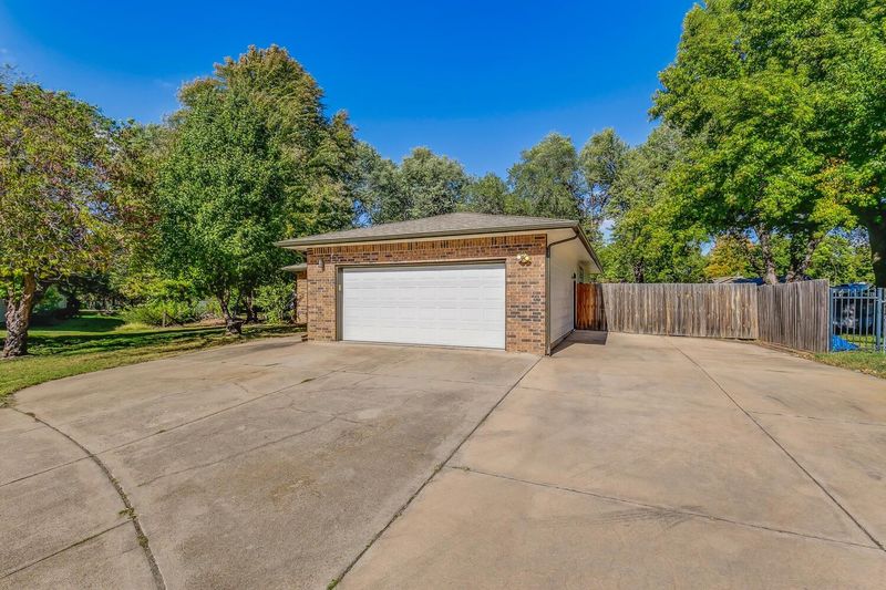 4 Weatherly Ct, Valley Center, KS 67147