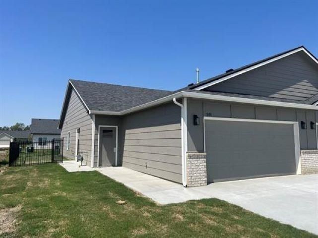 5230-5232 Cypress St, Bel Aire, KS 67226