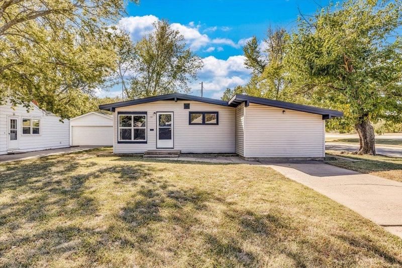 101 E Springdale, Derby, KS 67037