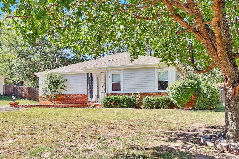 319 S Queen Ave, Maize, KS 67101
