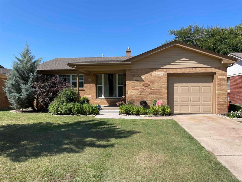 1747 Windsor St, Wichita, KS 67218