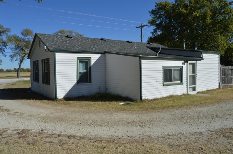 10835 E 4th St, Valley Center, KS 67147