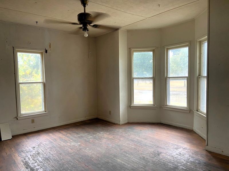 700 E Broadway St, Newton, KS 67114