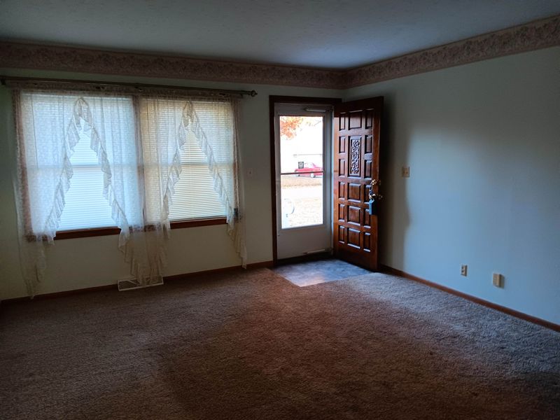 305 SW 9th St, Newton, KS 67114