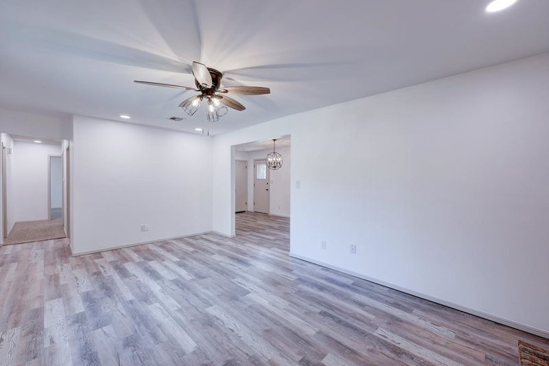 1319 E 13th Ave, Winfield, KS 67156