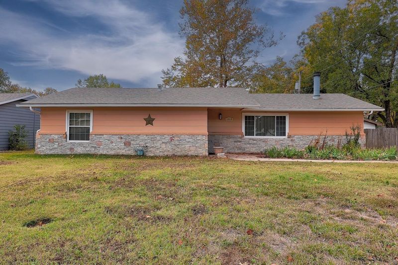 1319 E 13th Ave, Winfield, KS 67156