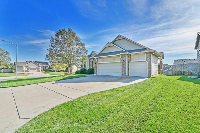 4043 N Westbrook Ct, Maize, KS 67101
