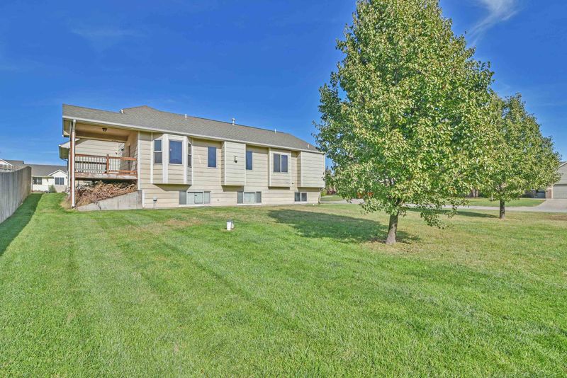 4043 N Westbrook Ct, Maize, KS 67101