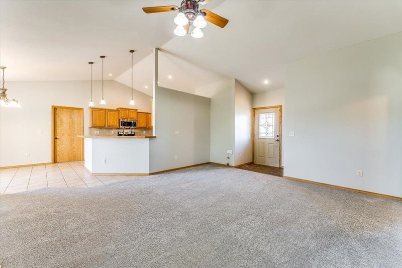 1024 E Moss Wood Ct, Derby, KS 67037