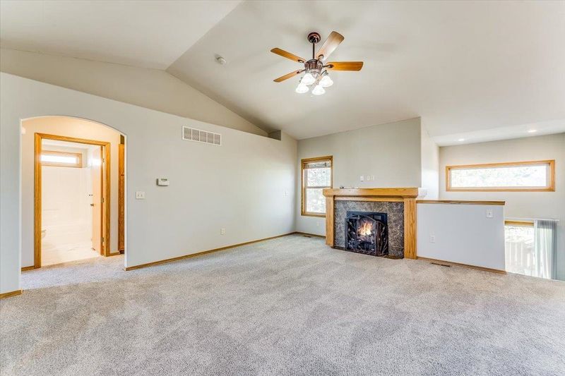 1024 E Moss Wood Ct, Derby, KS 67037