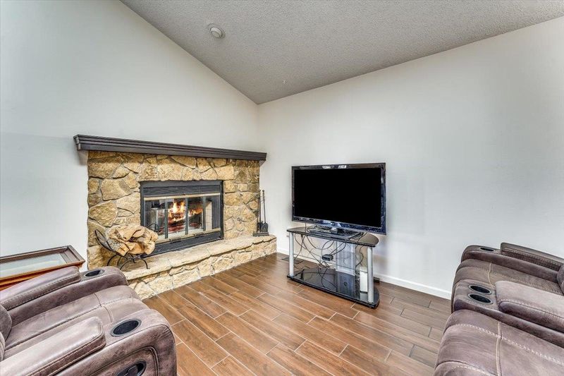 104 N Oak Forest Rd, Derby, KS 67037
