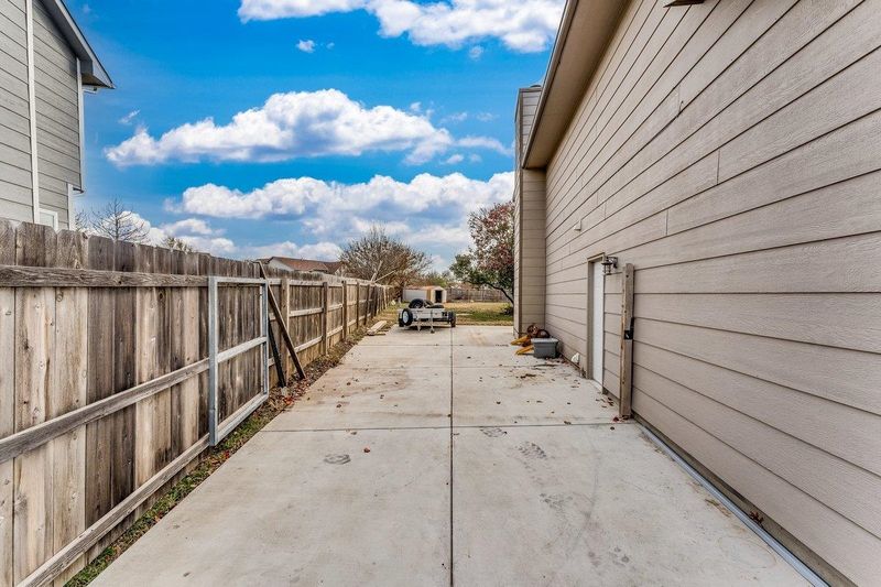 9207 E Clark St, Wichita, KS 67207