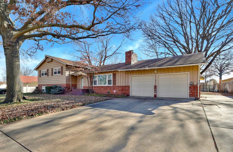 9817 W Par, Wichita, KS 67212