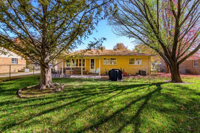 517 Charles Ave, Mulvane, KS 67110