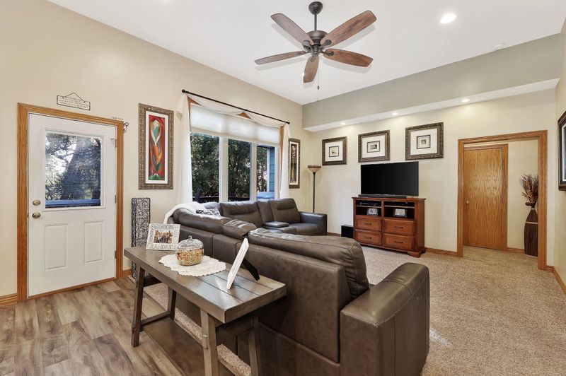 2753 E Old Spring Cir, Derby, KS 67037
