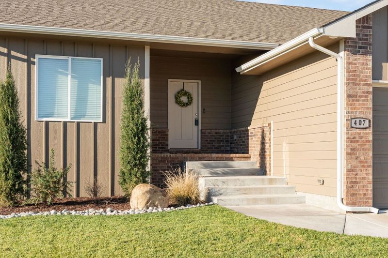 407 S Sweetwater Rd, Maize, KS 67101