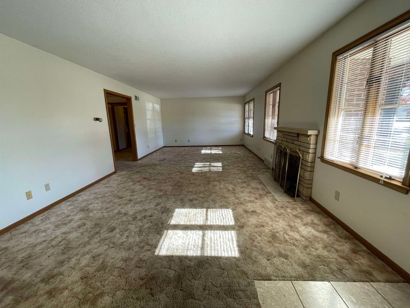 2828 E Aloma St, Wichita, KS 67211