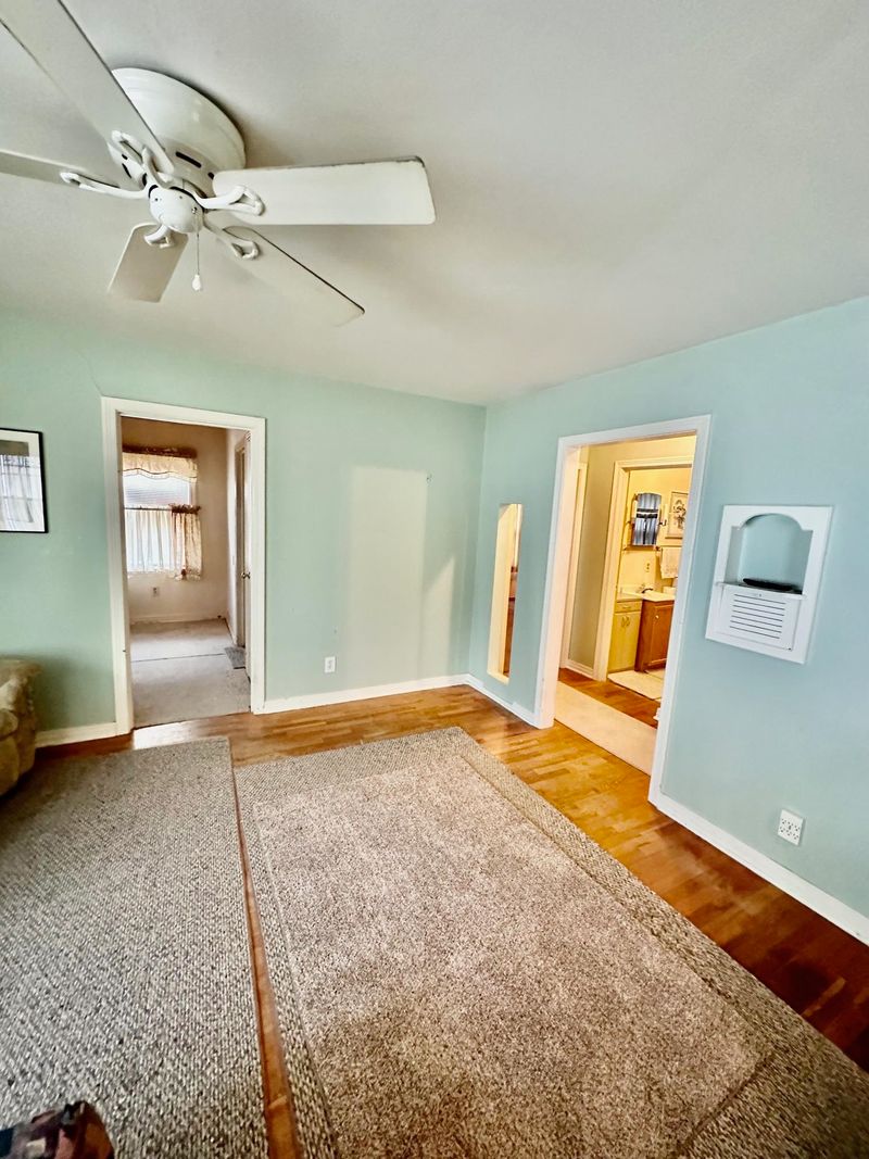318 SW 4th St, Newton, KS 67114