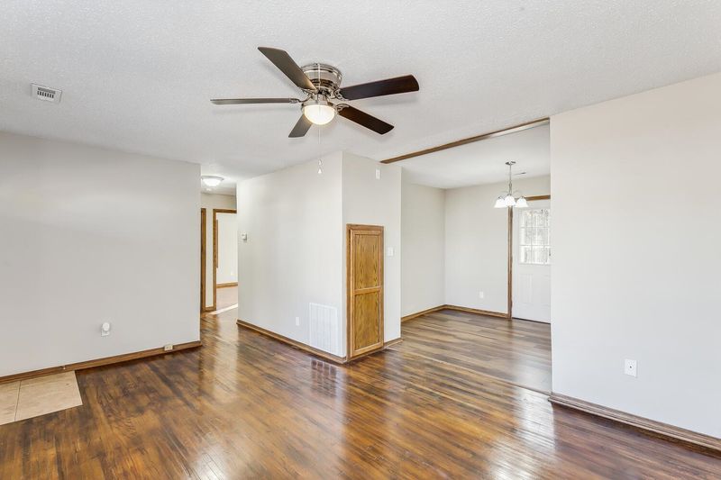 2801 E Sunnybrook St, Wichita, KS 67216