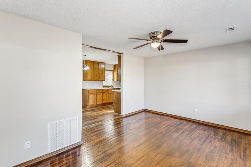 2801 E Sunnybrook St, Wichita, KS 67216