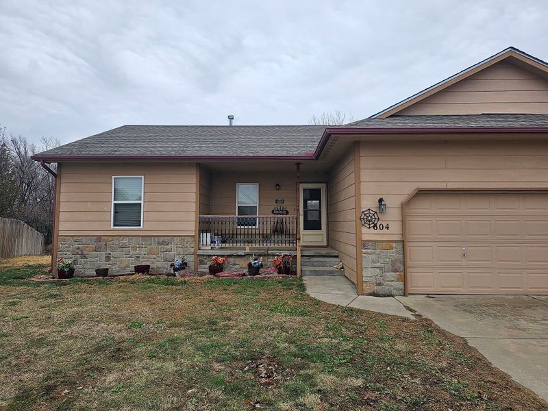 604 N Redbud Ct, Valley Center, KS 67147