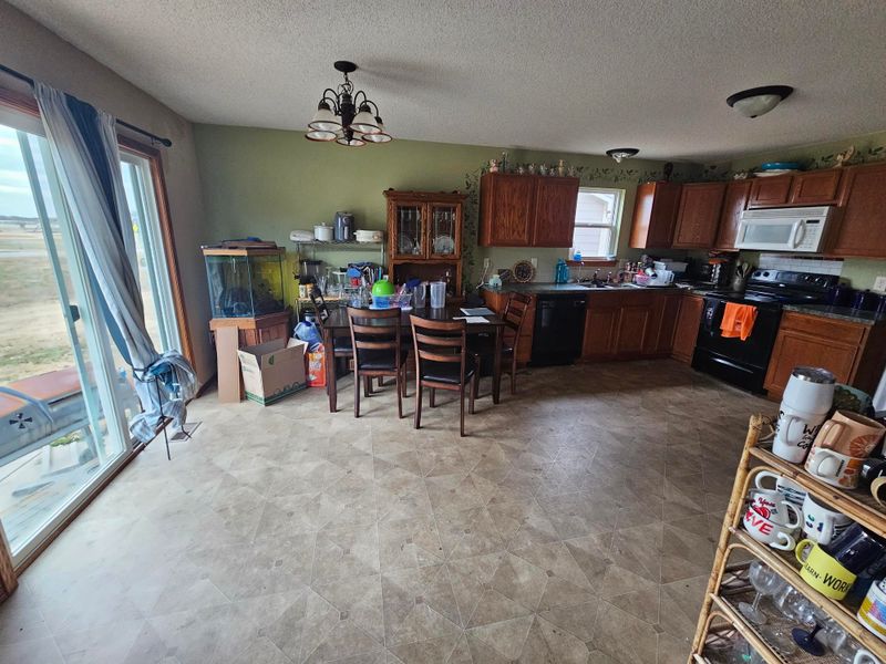 604 N Redbud Ct, Valley Center, KS 67147