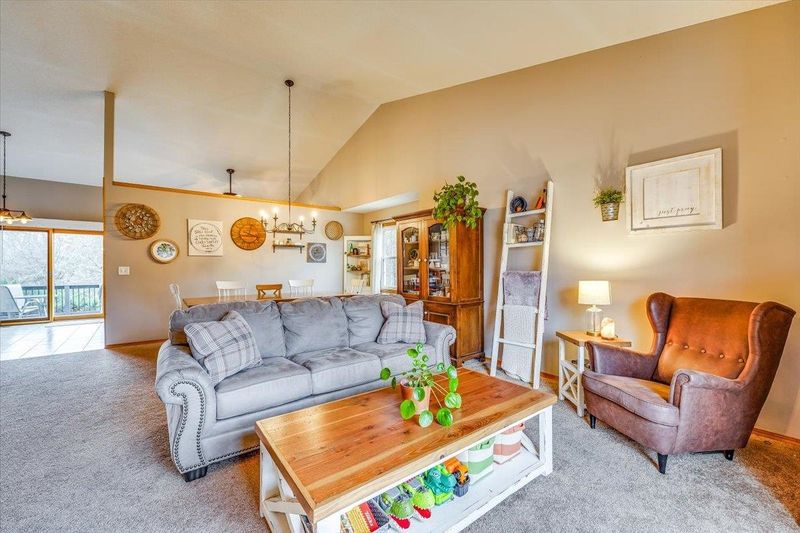 135 S Valley Stream Dr, Derby, KS 67037